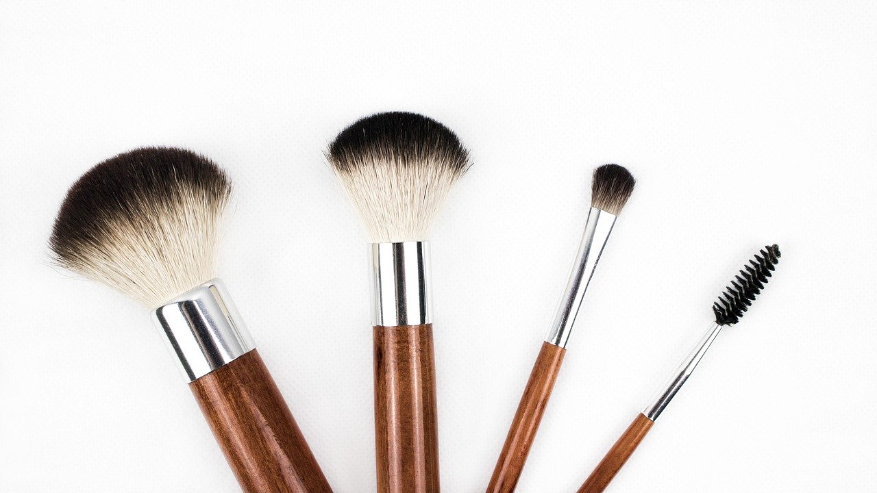 Guide to Choosing the Right Makeup Brushes!