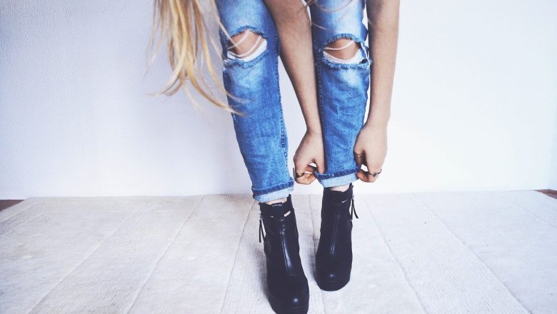 DIY: How to make Ripped Jeans