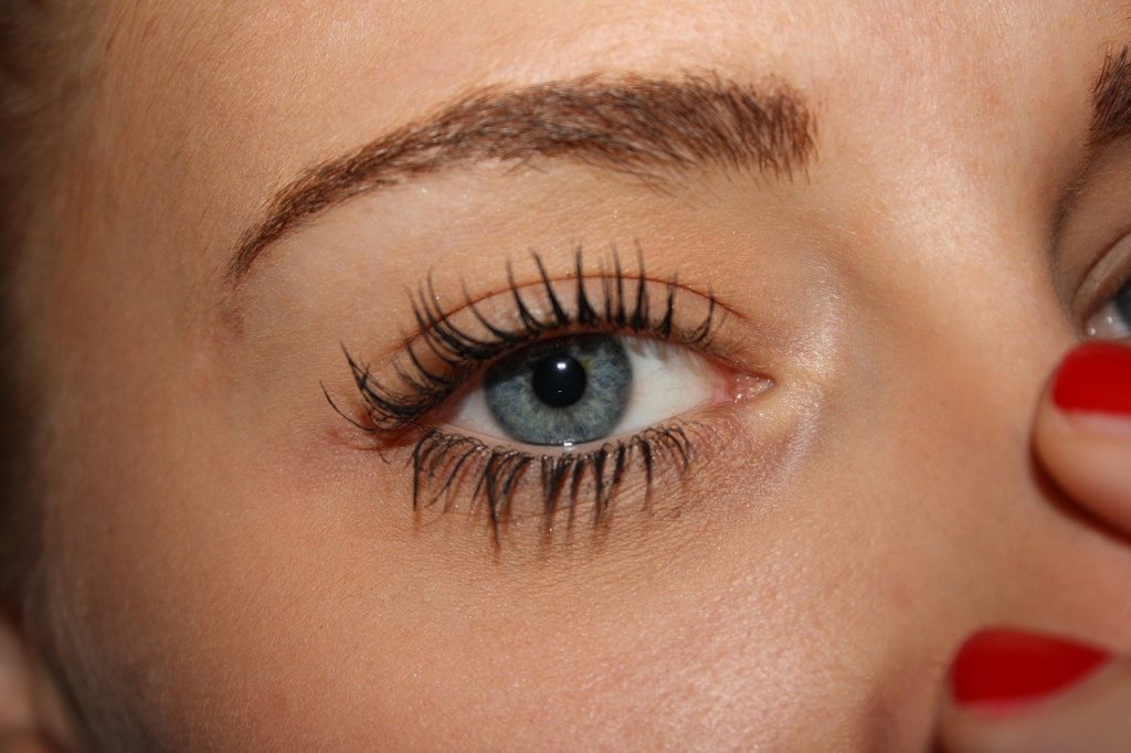 5 Tips For Thicker And Longer Eyelashes